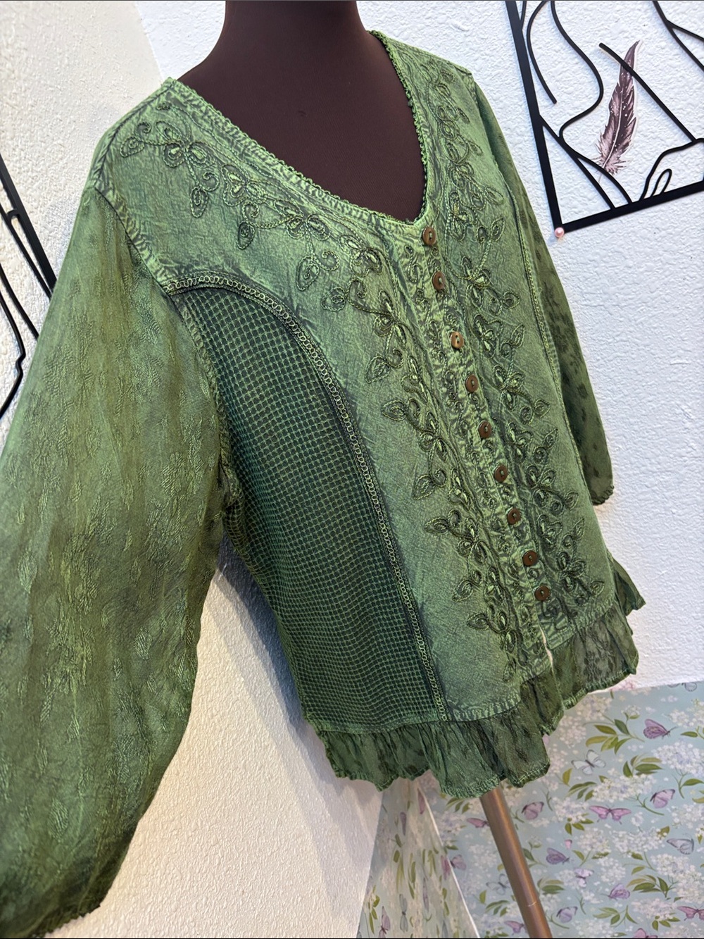 Flower olive green long sleeve button-up top. Size 1X. - Picture 6 of 17